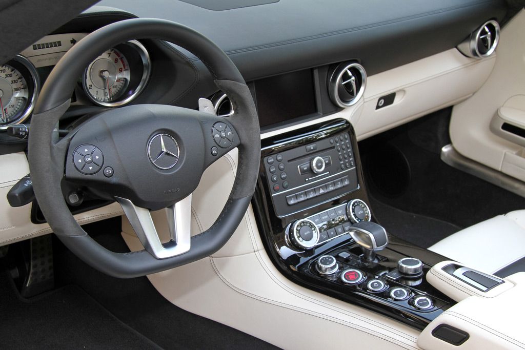 Mercedes SLS AMG Cockpit