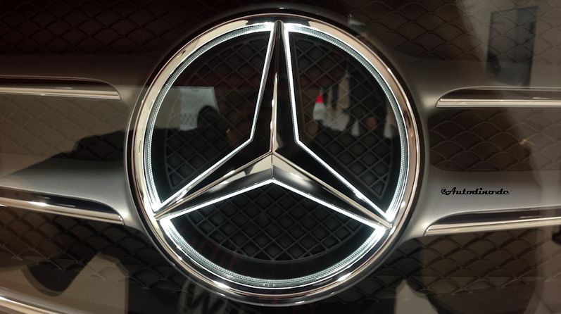 beleuchteter Mercedes Stern