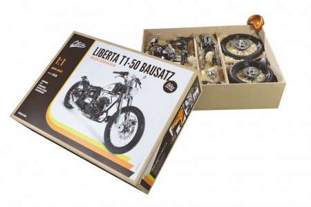 Autodinos Geschenkidee: Liberta 1:1 Chopper Echtmotorrad Bausatz 2 hier sieht die Liberta T1-50 noch nach Mini Modell aus