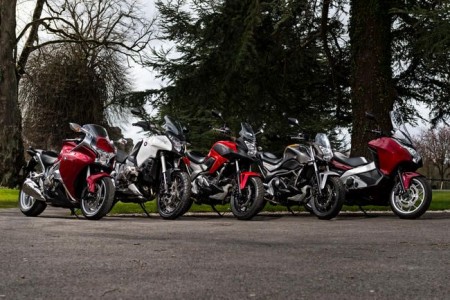 Die DCT Bande. Honda VFR1200F, Crosstourer, NC700S, NC700X und Honda Integra. Foto: Honda