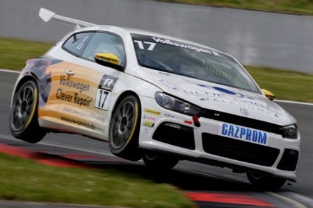 Pepper Hattrick im Scirocco R-Cup 2 Jordan Lee Pepper (ZA) im VW Scirocco Cup Auto