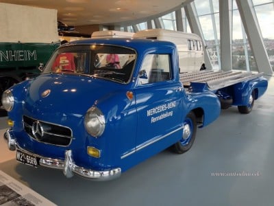 Mercedes Rennwagen Transporter