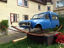 Renault R4 Kastenwagen als Kunstobjekt