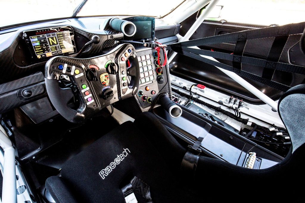 Porsche 911 GT3 R Cockpit