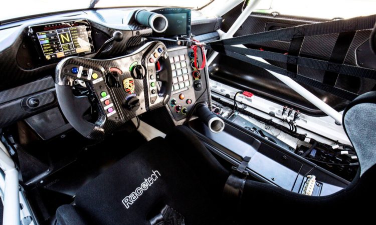Porsche 911 GT3 R Cockpit
