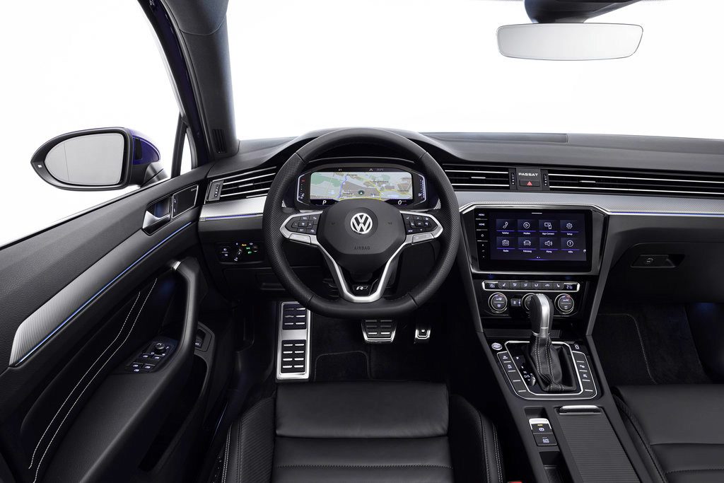 Neuer VW Passat Innenraum R-Line