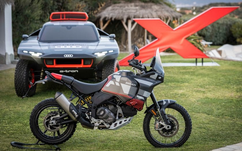 Ducati DesertX und Audi RS Q e-tron