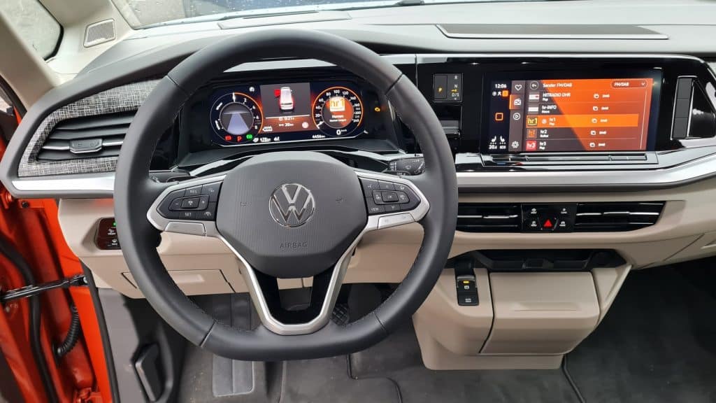 VW T7 Multivan e-Hybrid Cockpit