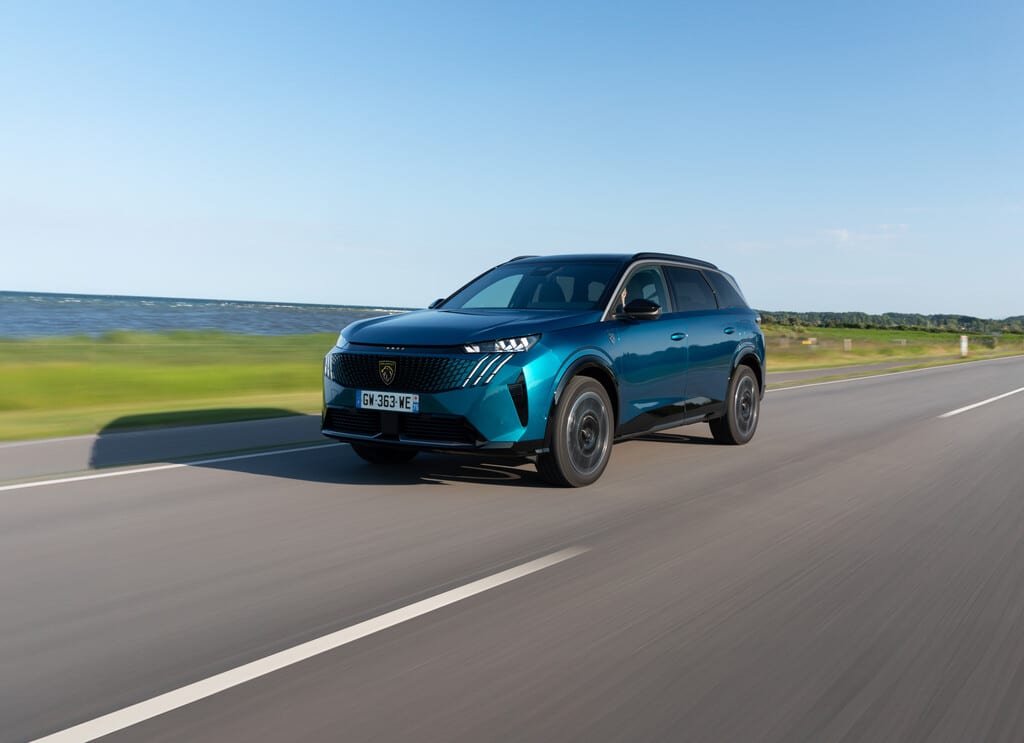 Peugeot E 5008 Dual Motor Test 7