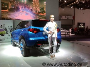 suzuki-suv-messehostess_3