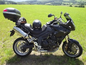 triumph-tiger-1050-mit-givi-topcase    