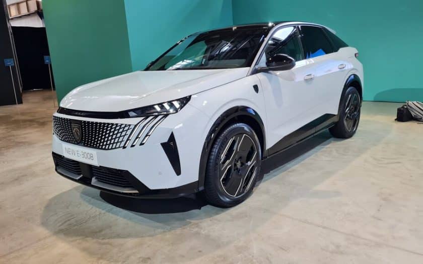 Peugeot E-3008