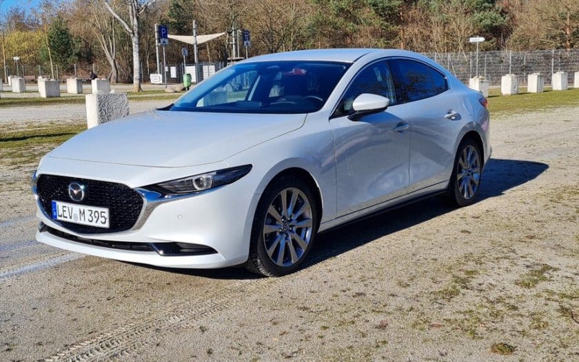 Mazda 3 Fastback Test 1