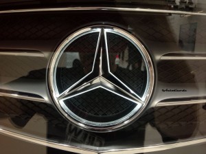 mercedes-stern-beleuchtet