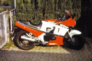 Kawasaki GPZ 600R_2