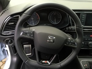 Seat-LEON-ST-CUPRA-290-Innenraum-Lenkrad3-1024x768  
