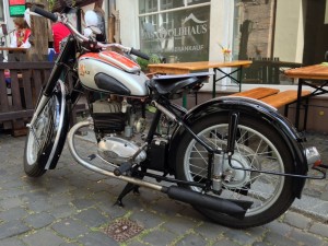 Tornax-Motorrad-schwarze josephine_S250    
