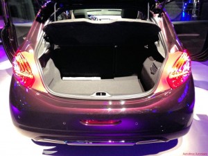 peugeot-208xy_innenraum11