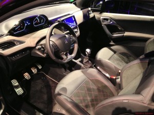 peugeot-208xy_innenraum7